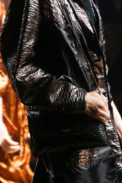Look 28